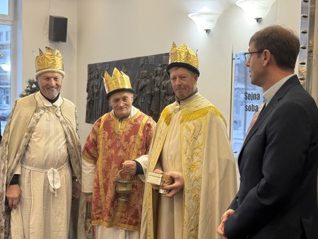Ravenski koledniki zazveneli v Mestni hiši 6. 1. 2026 (3)